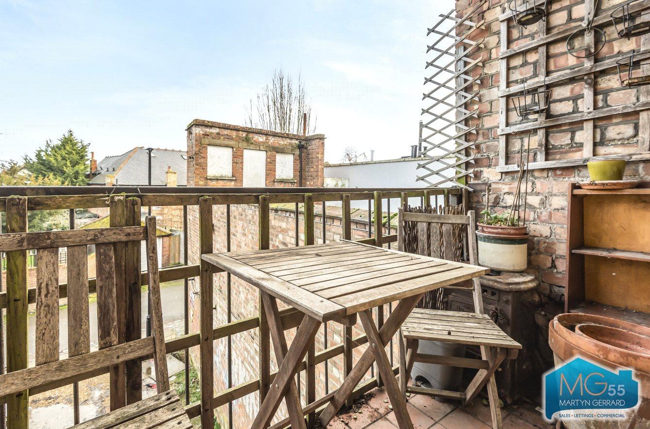 2 bedroom Apartment to rent - Martyn Gerrard