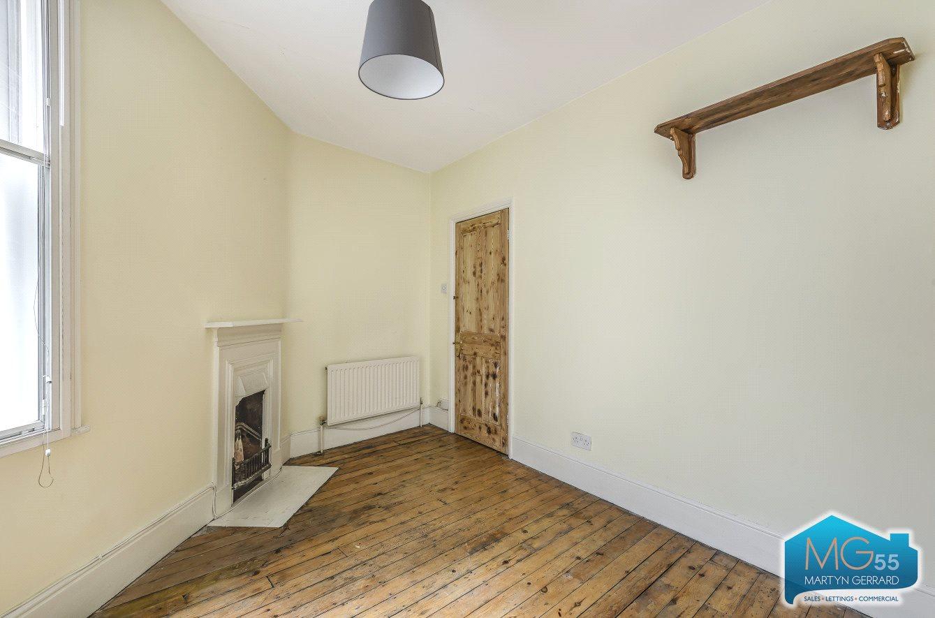 2 bedroom Apartment to rent - Martyn Gerrard