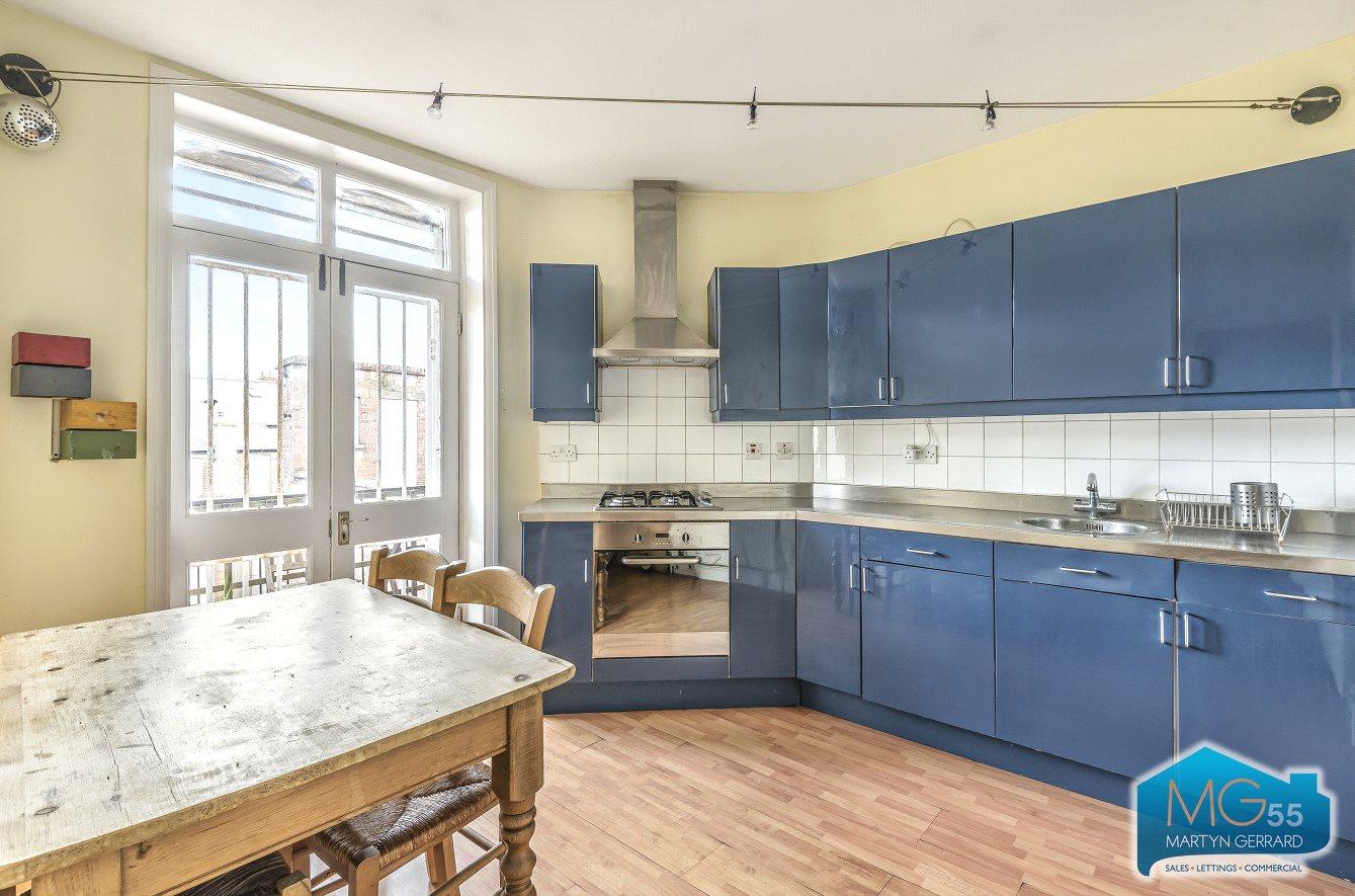 2 bedroom Apartment to rent - Martyn Gerrard