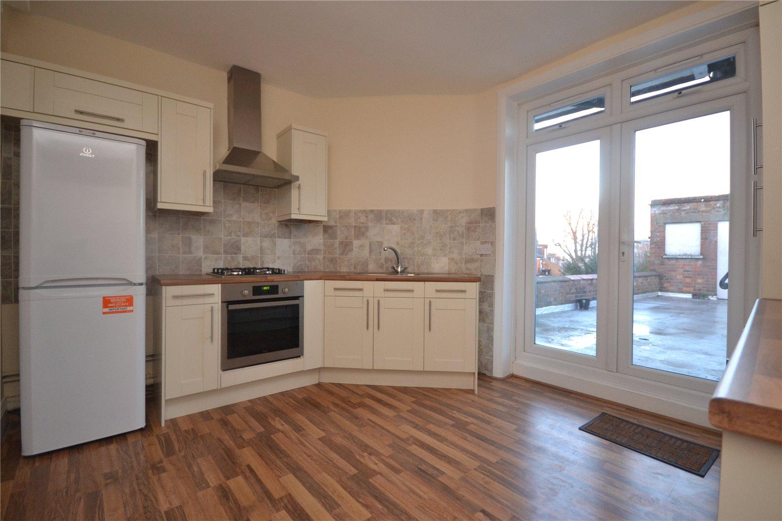 2 bedroom Apartment to rent - Martyn Gerrard