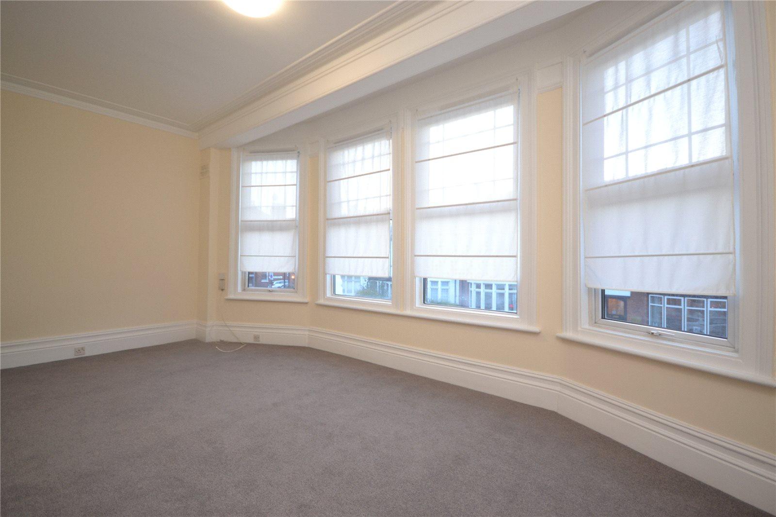 2 bedroom Apartment to rent - Martyn Gerrard