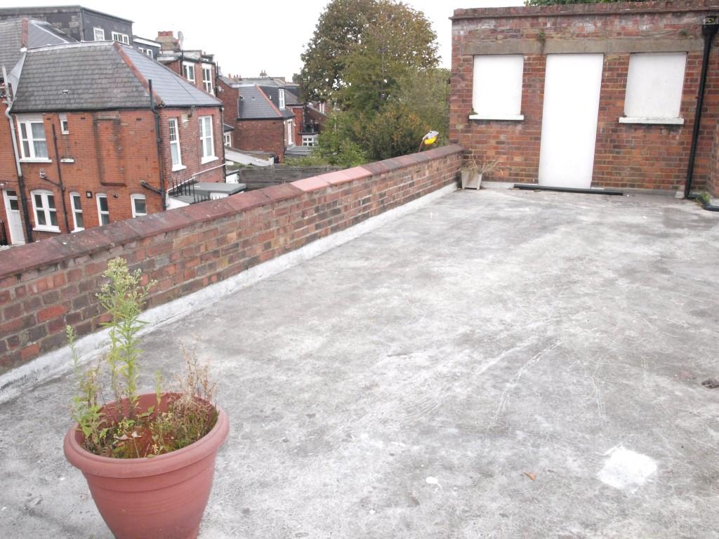2 bedroom Apartment to rent - Martyn Gerrard