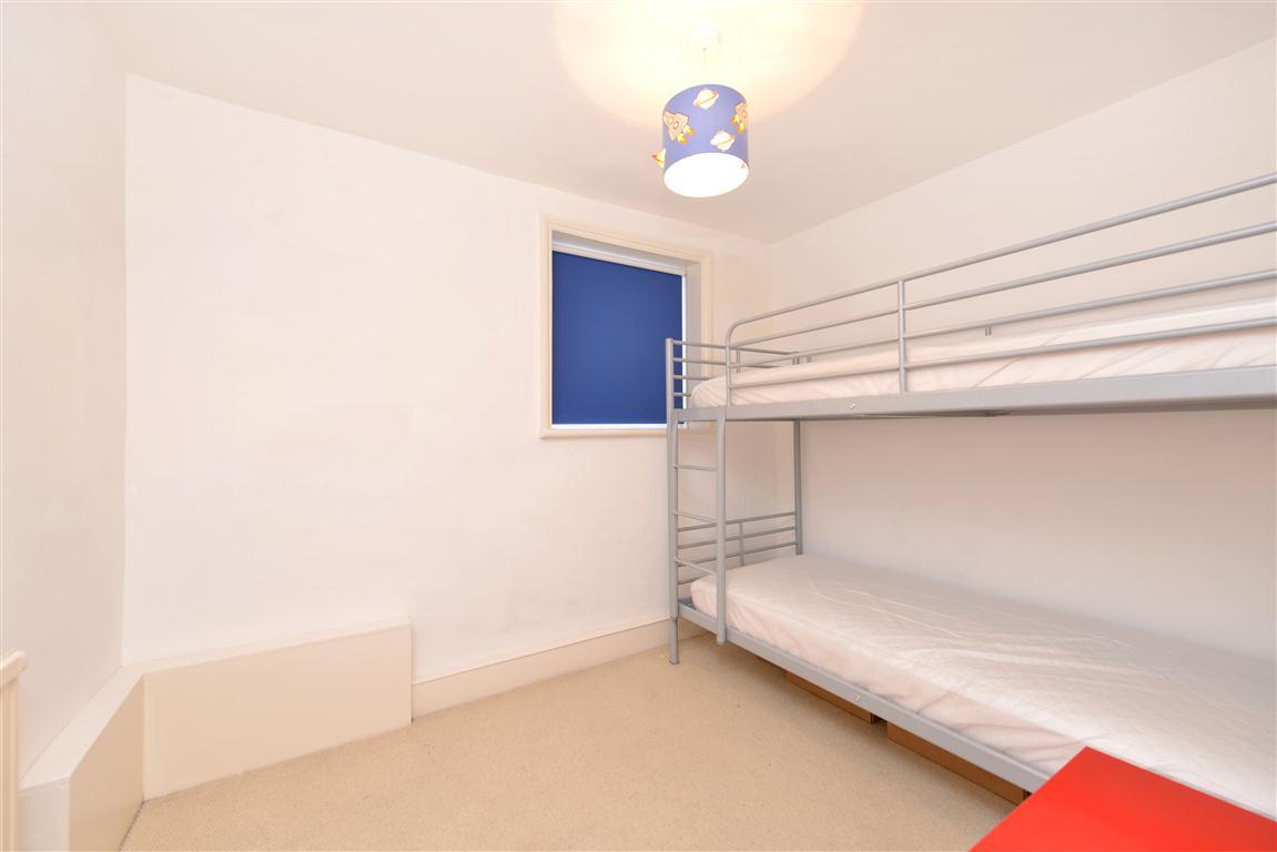 2 bedroom Ground Floor Flat to rent - Martyn Gerrard