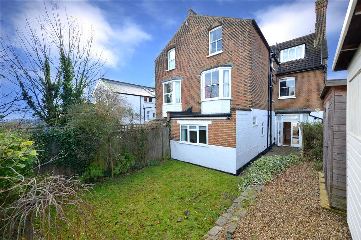 2 bedroom Ground Floor Flat to rent - Martyn Gerrard