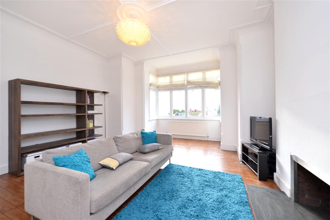 2 bedroom Ground Floor Flat to rent - Martyn Gerrard