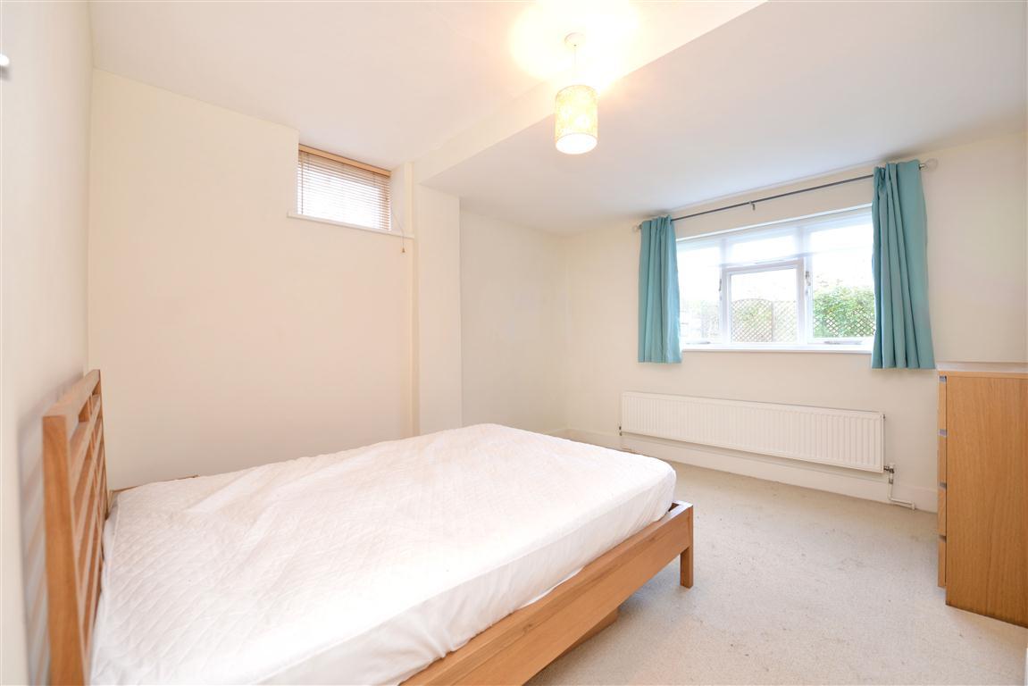 2 bedroom Ground Floor Flat to rent - Martyn Gerrard