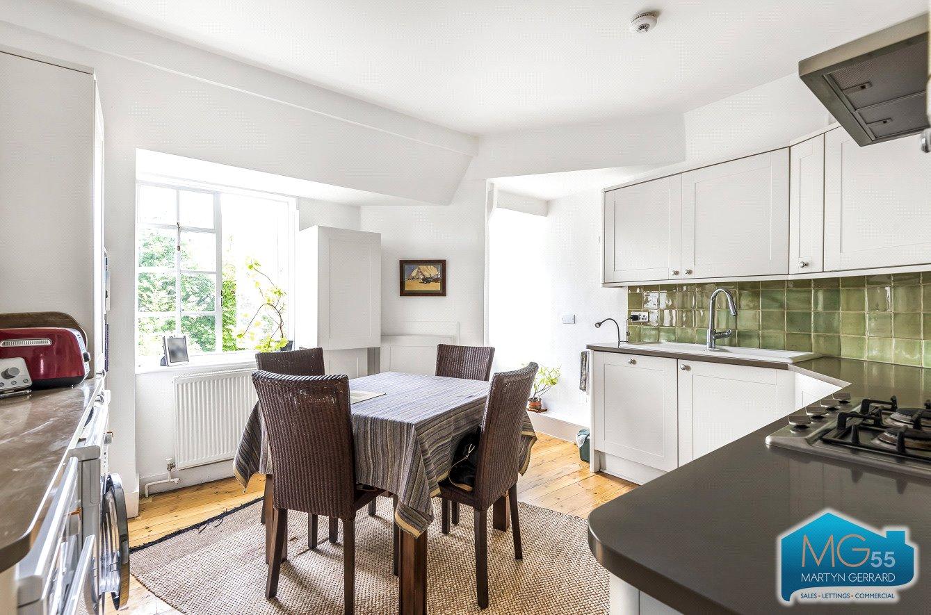 3 bedroom Apartment to rent - Martyn Gerrard