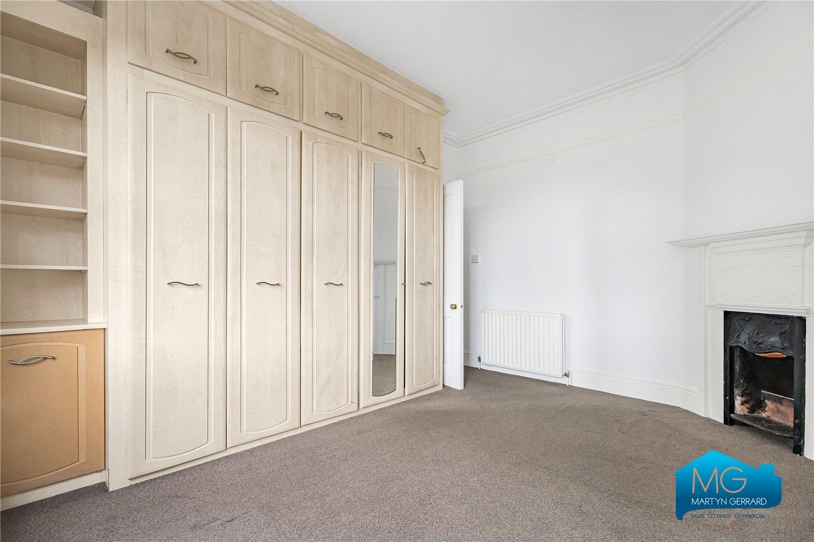 3 bedroom Apartment to rent - Martyn Gerrard