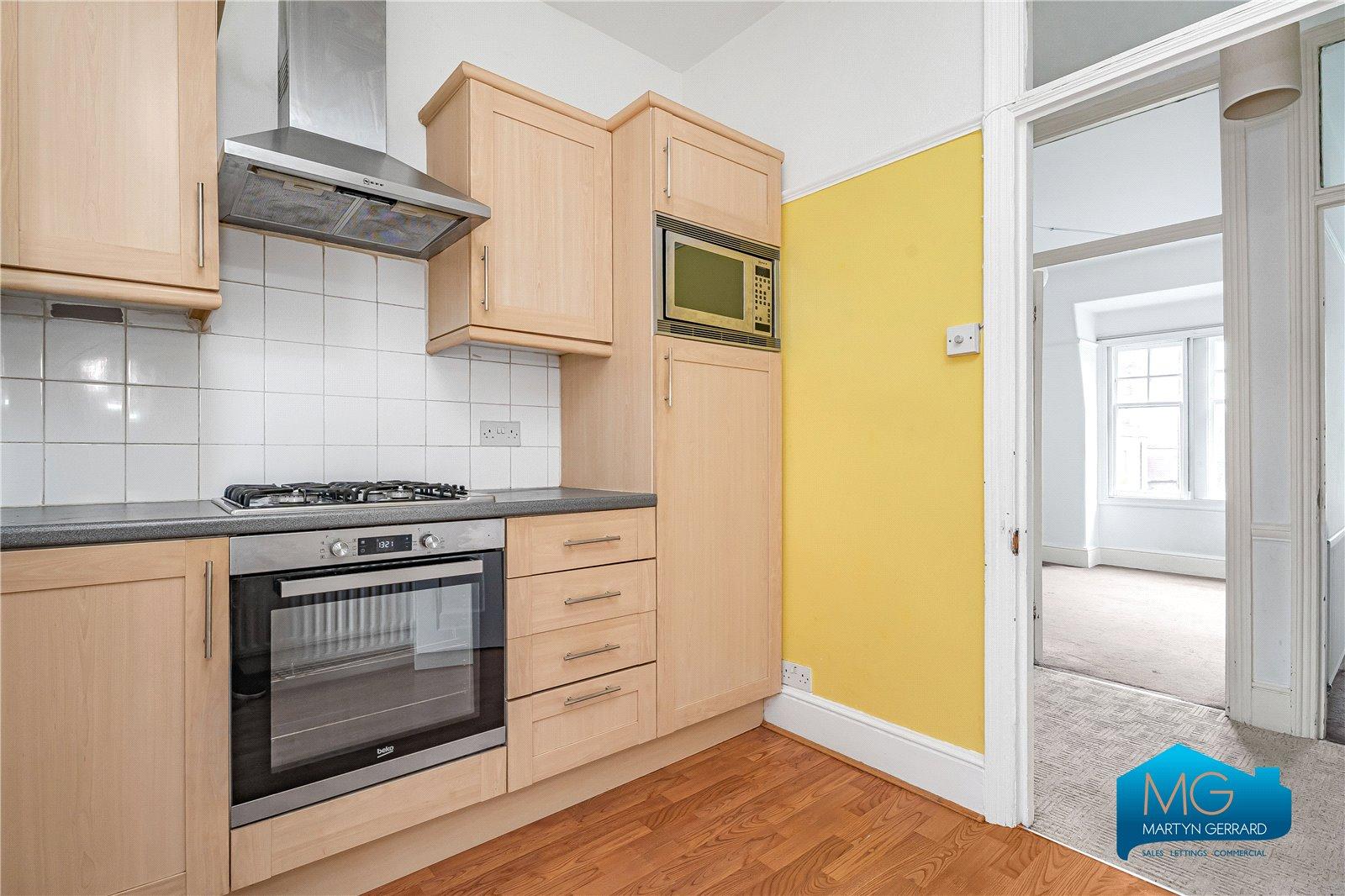 3 bedroom Apartment to rent - Martyn Gerrard