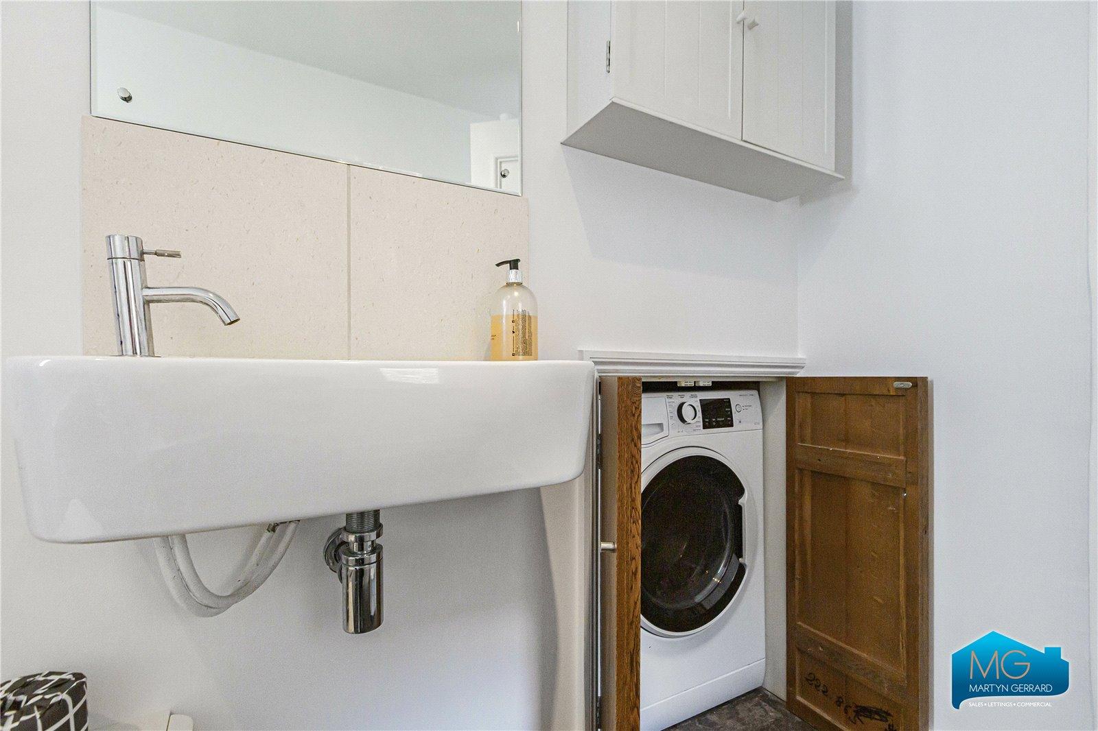 2 bedroom Apartment to rent - Martyn Gerrard