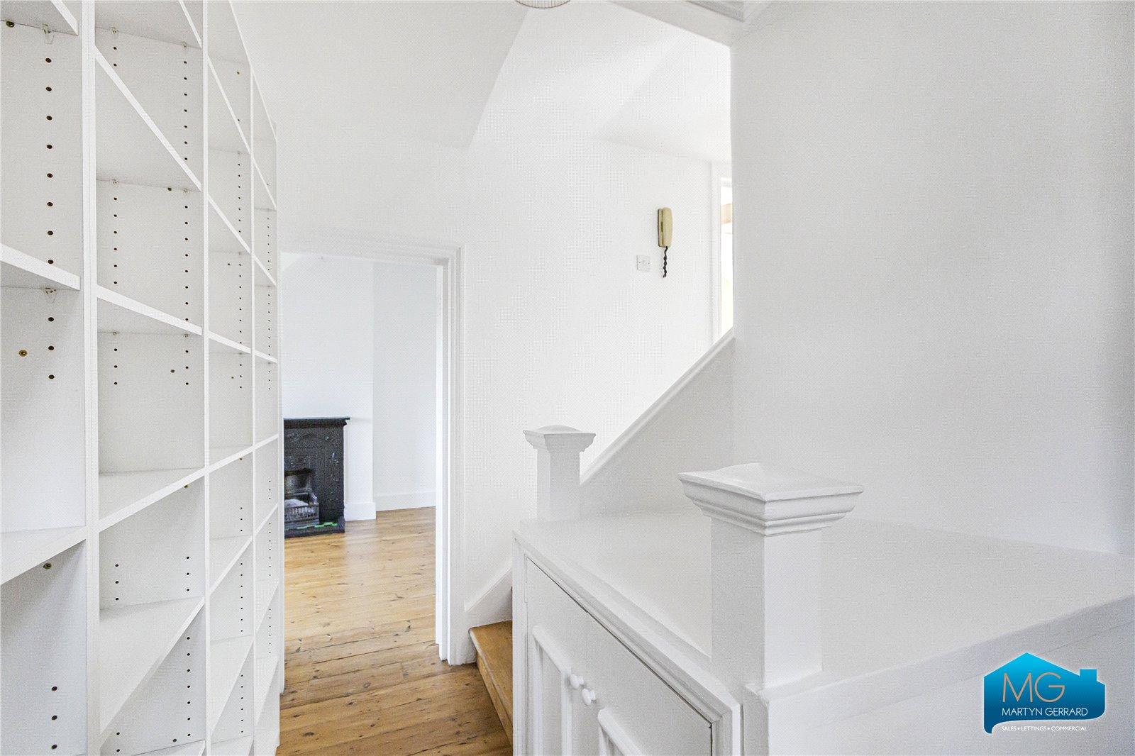2 bedroom Apartment to rent - Martyn Gerrard