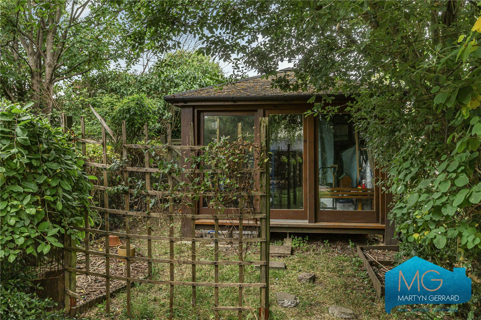 2 bedroom Terraced House for sale - Martyn Gerrard