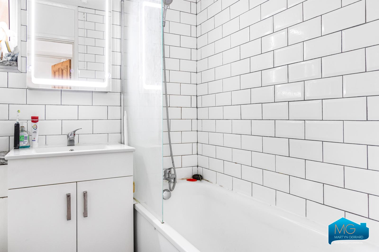 2 bedroom Apartment to rent - Martyn Gerrard