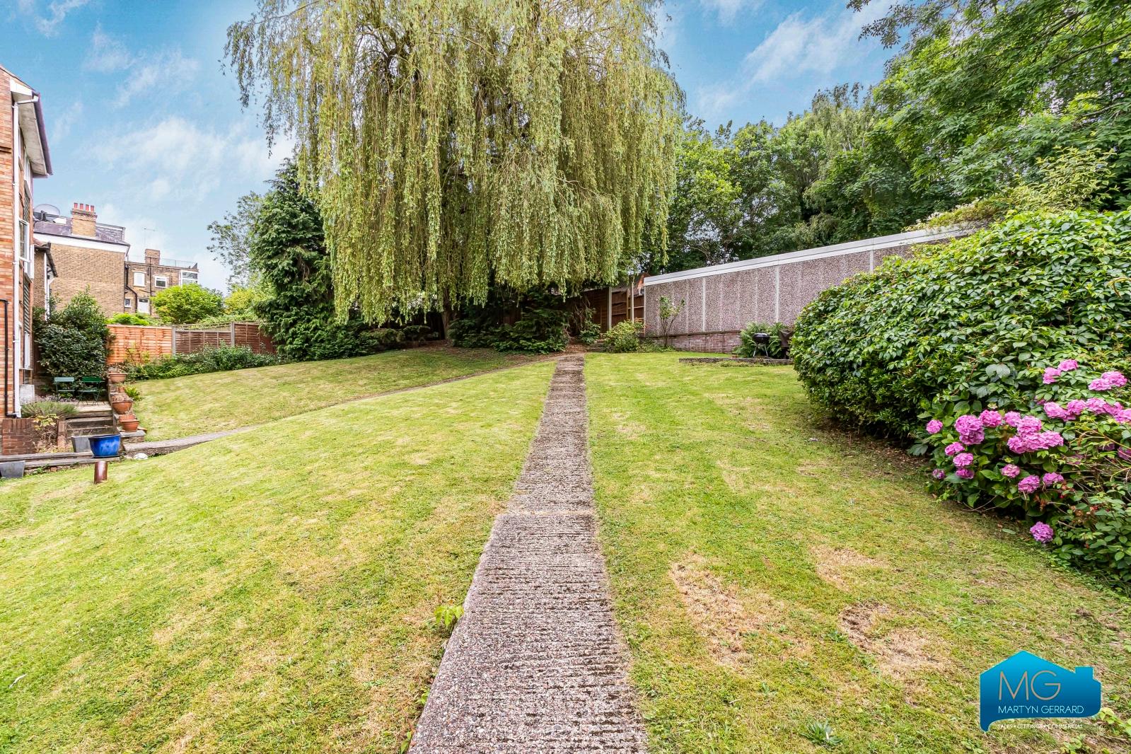 2 bedroom Apartment to rent - Martyn Gerrard