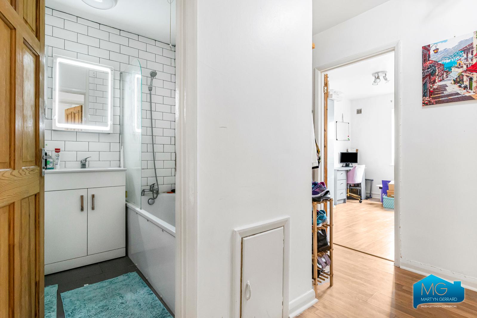 2 bedroom Apartment to rent - Martyn Gerrard