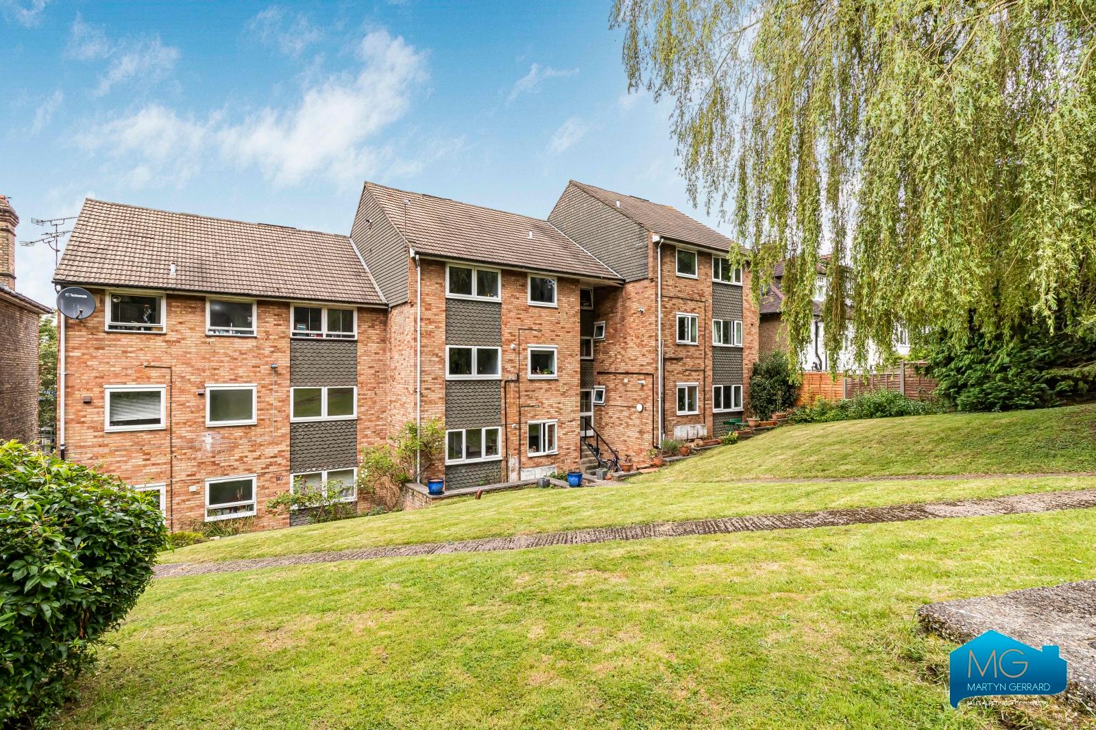 2 bedroom Apartment to rent - Martyn Gerrard