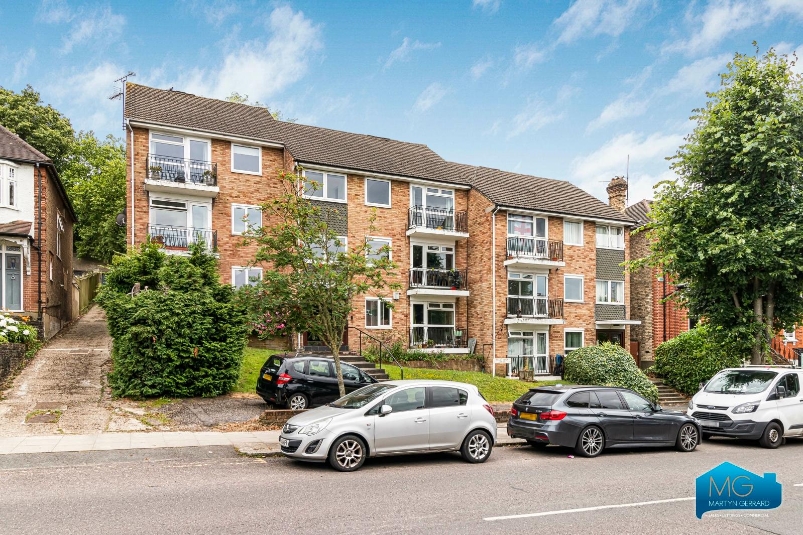 2 bedroom Apartment to rent - Martyn Gerrard