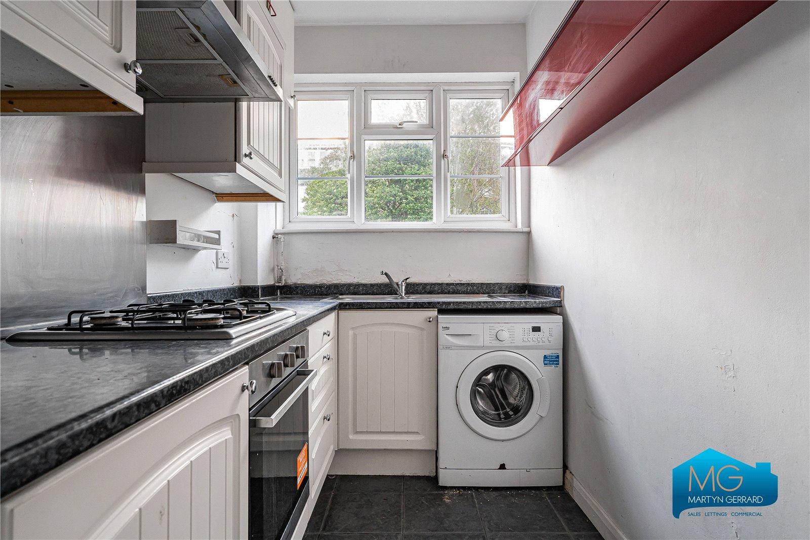 2 bedroom Ground Floor Flat to rent - Martyn Gerrard