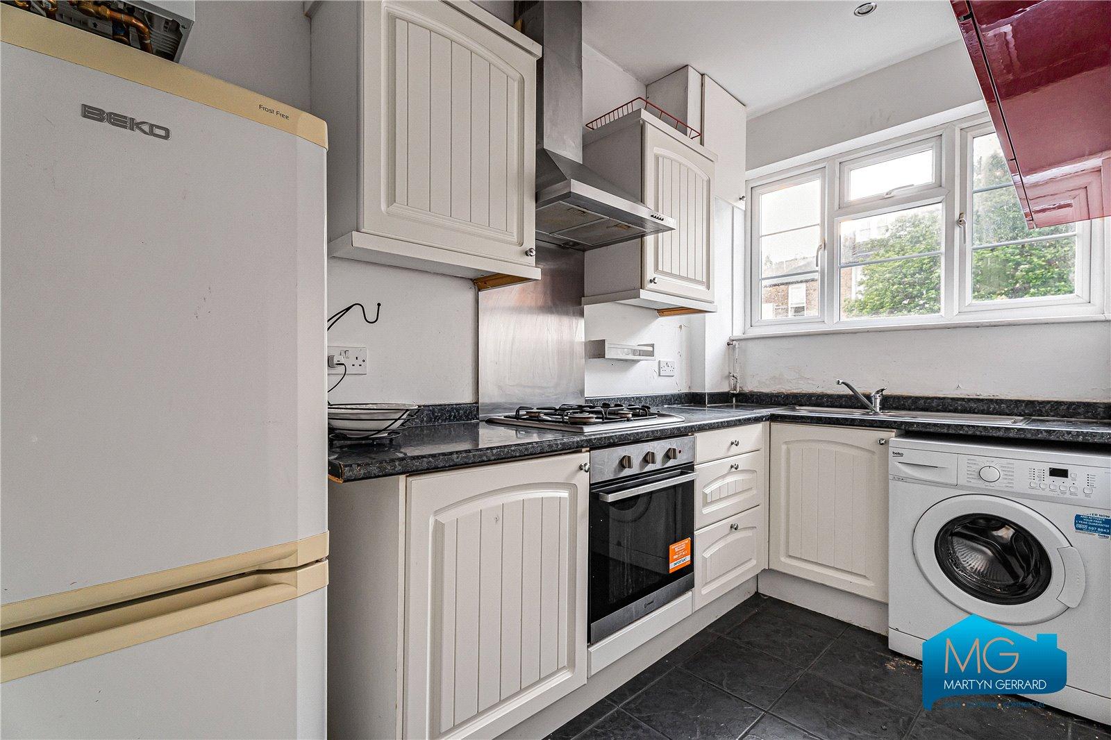 2 bedroom Ground Floor Flat to rent - Martyn Gerrard