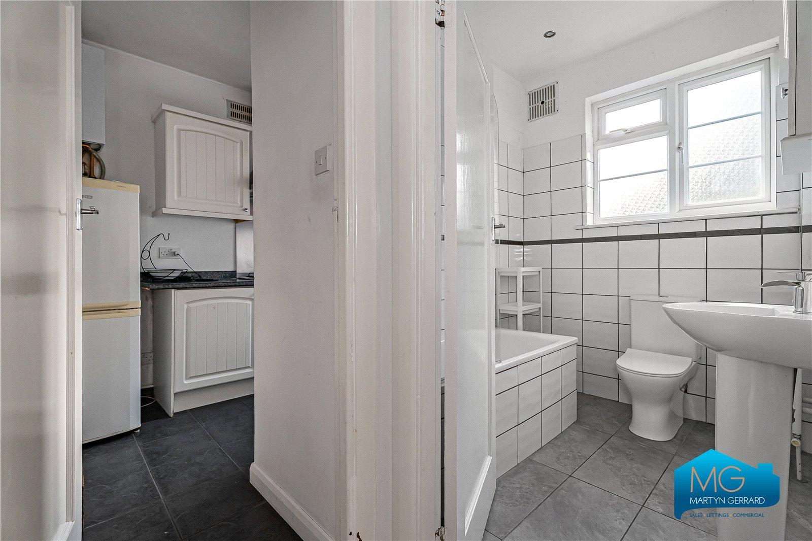2 bedroom Ground Floor Flat to rent - Martyn Gerrard