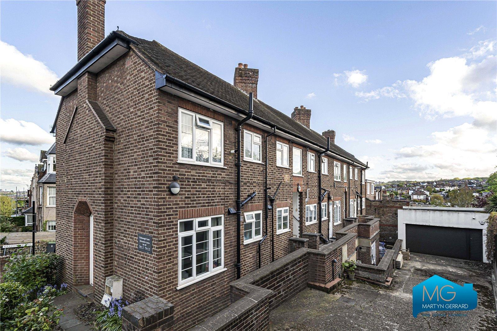 2 bedroom Ground Floor Flat to rent - Martyn Gerrard