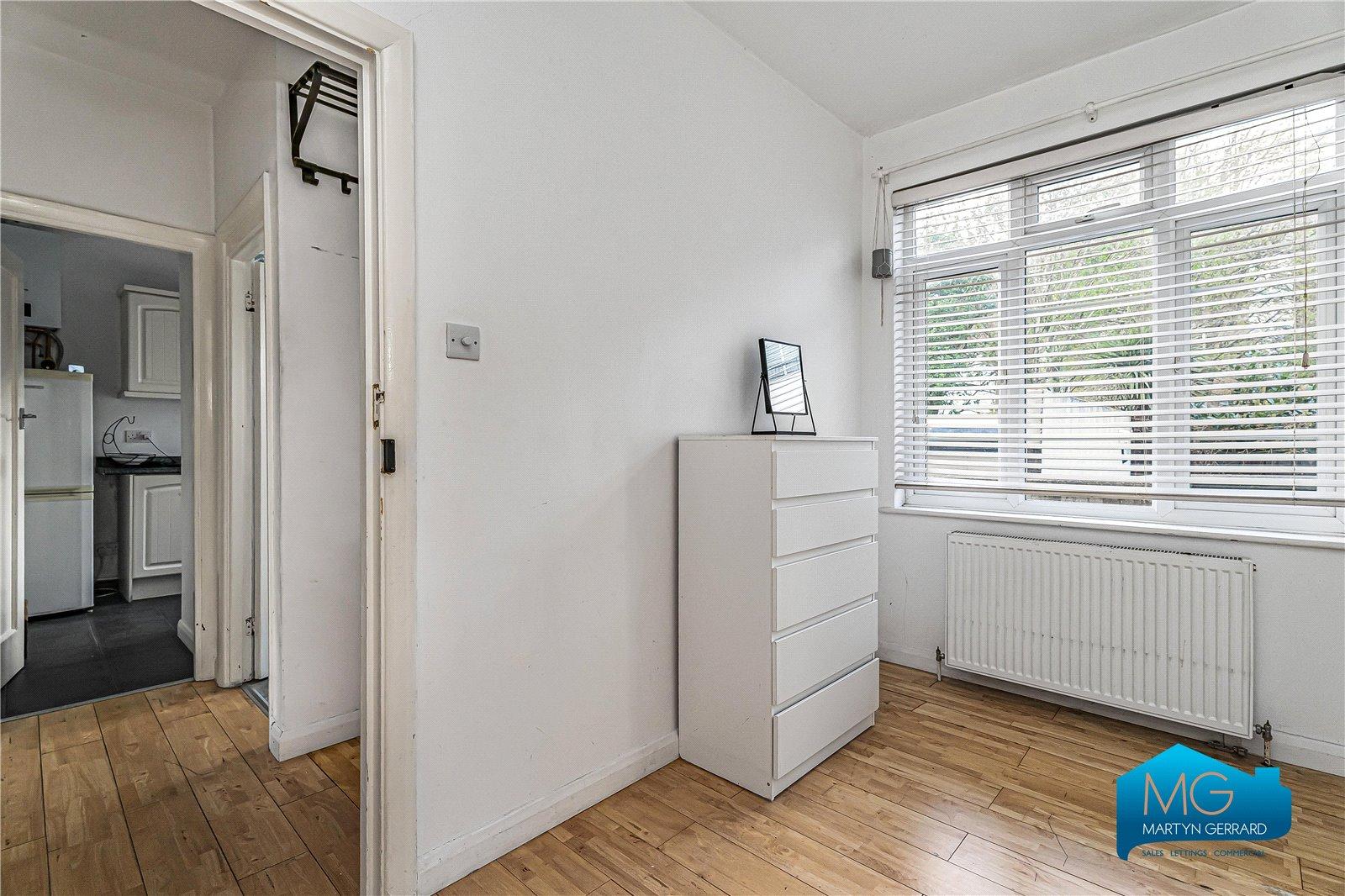 2 bedroom Ground Floor Flat to rent - Martyn Gerrard