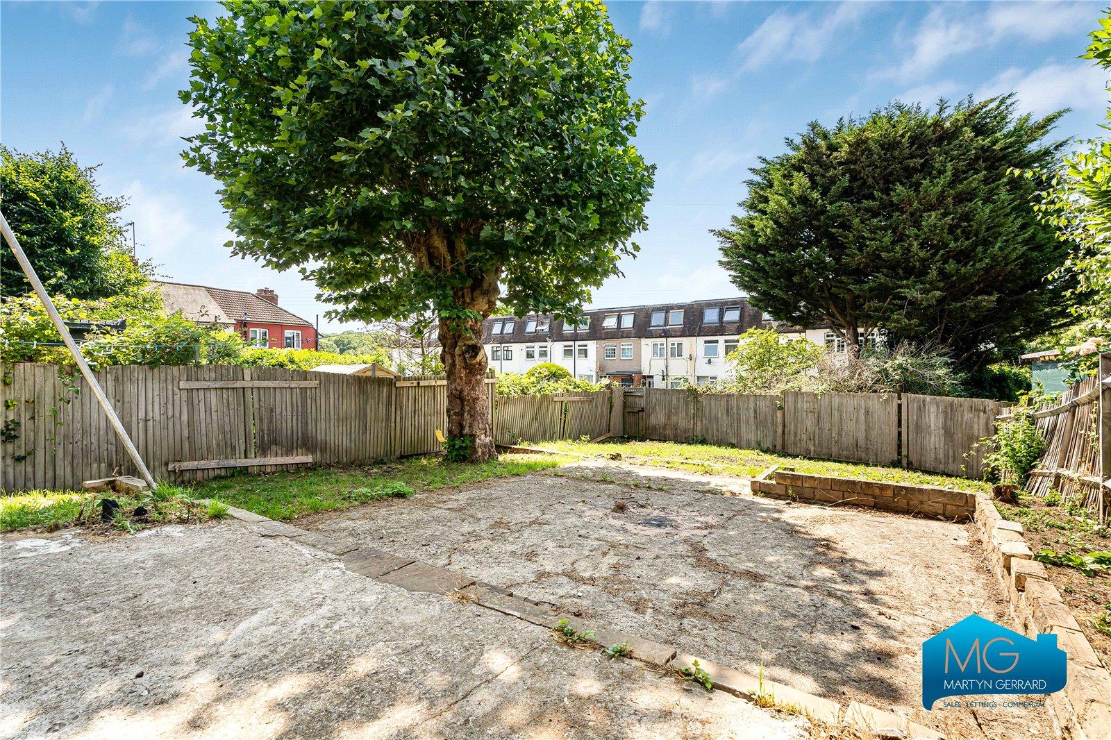 3 bedroom End of Terrace House to rent - Martyn Gerrard