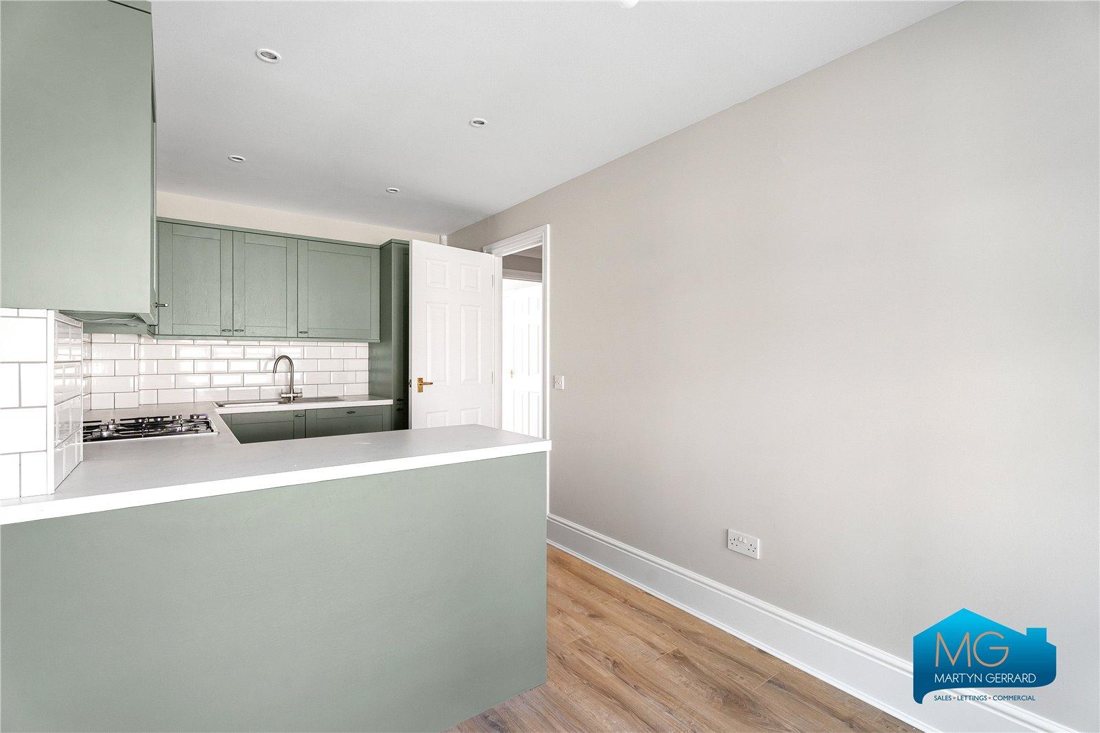 3 bedroom End of Terrace House to rent - Martyn Gerrard