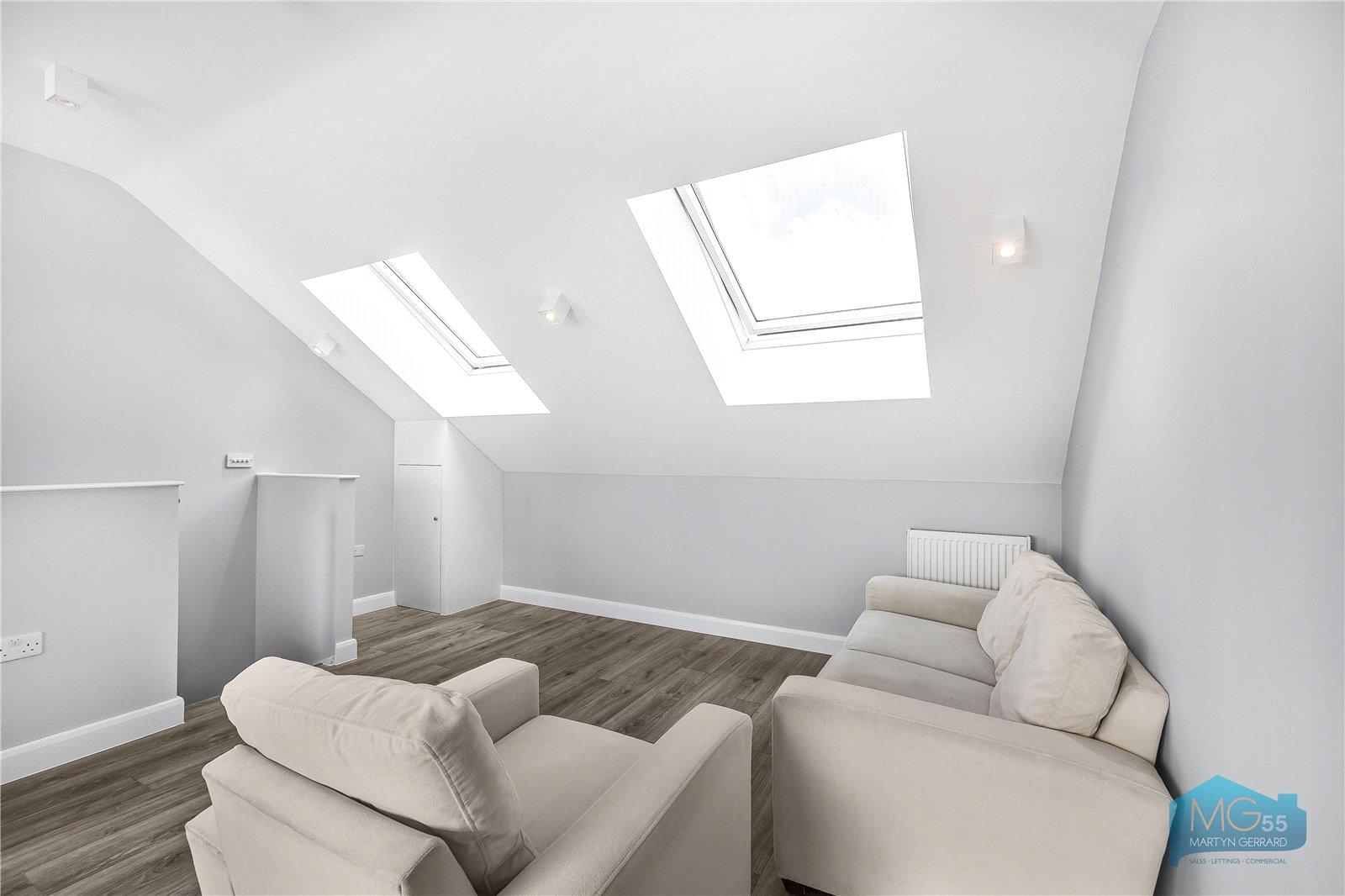 2 bedroom House to rent - Martyn Gerrard