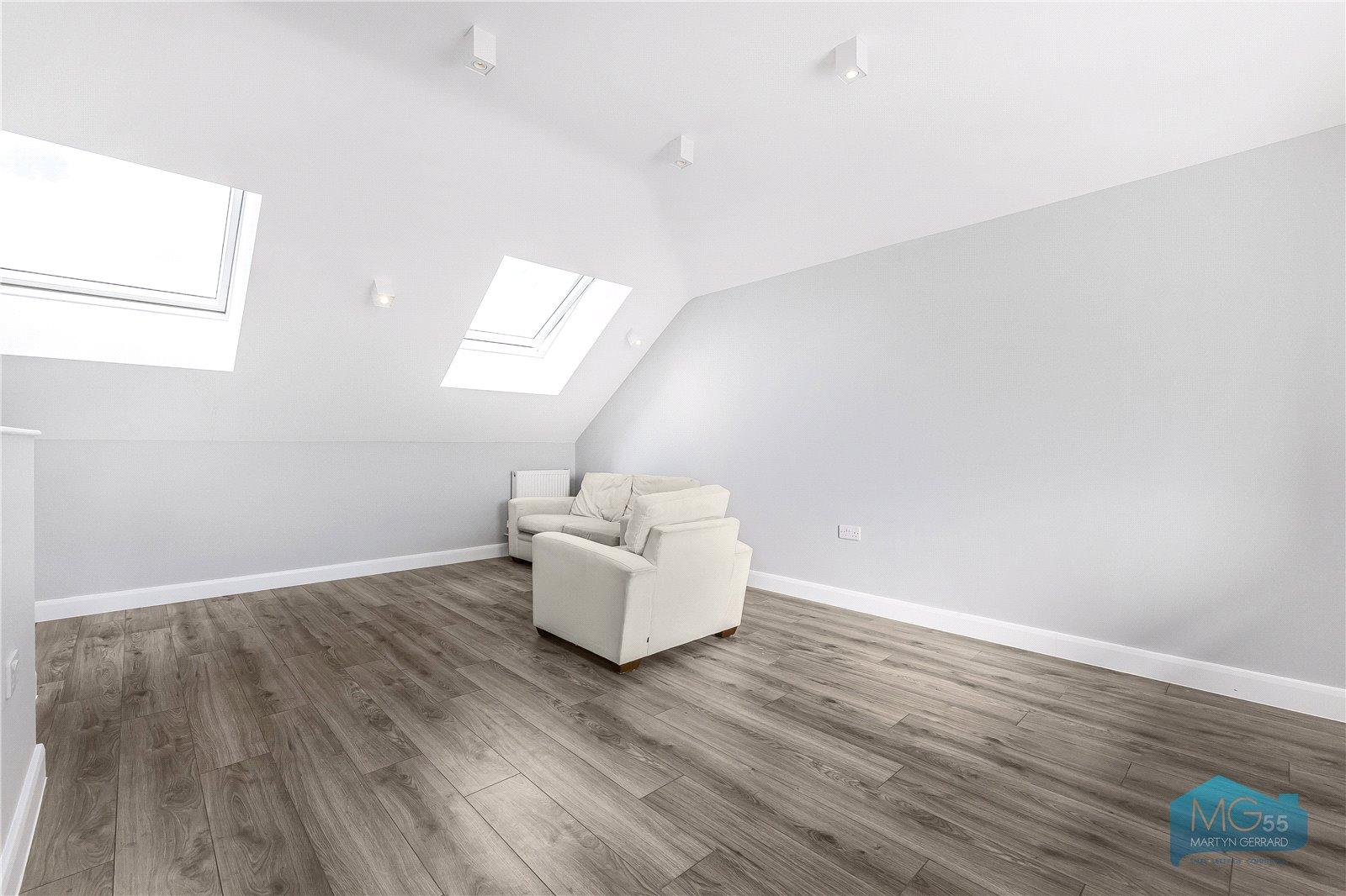 2 bedroom House to rent - Martyn Gerrard