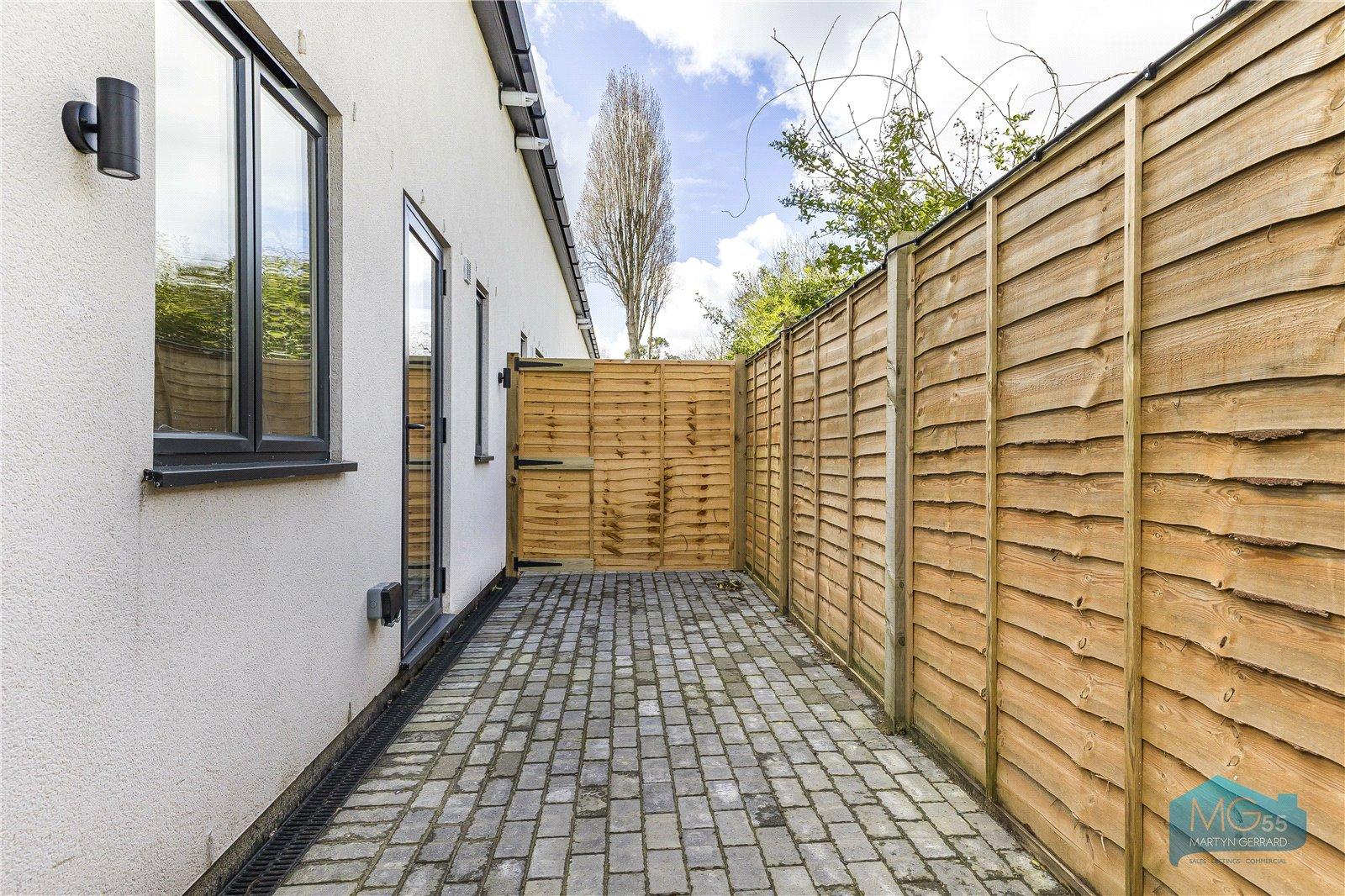 2 bedroom House to rent - Martyn Gerrard