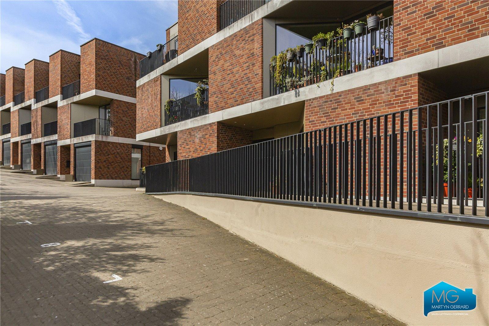 2 bedroom Apartment to rent - Martyn Gerrard