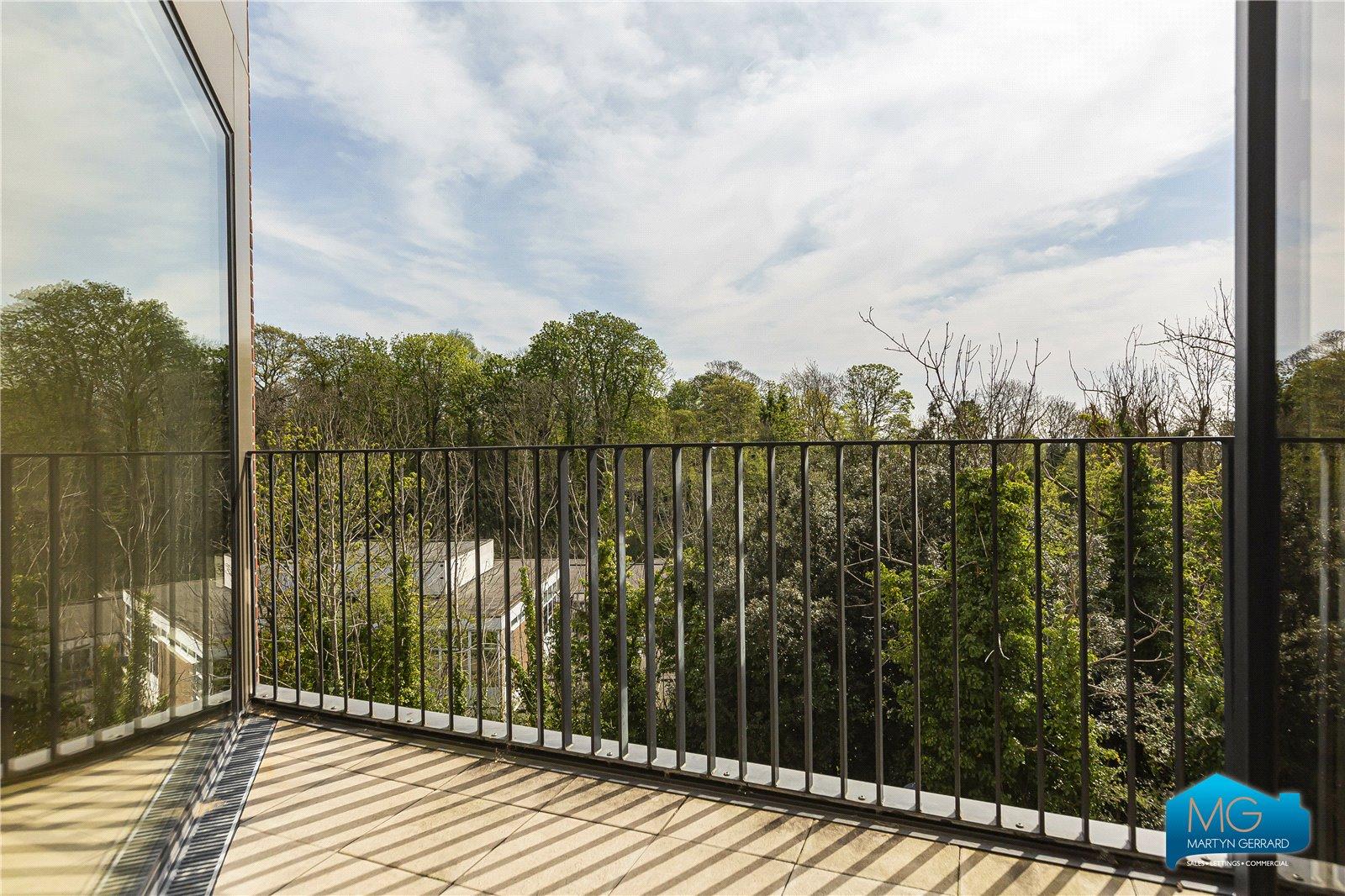 2 bedroom Apartment to rent - Martyn Gerrard