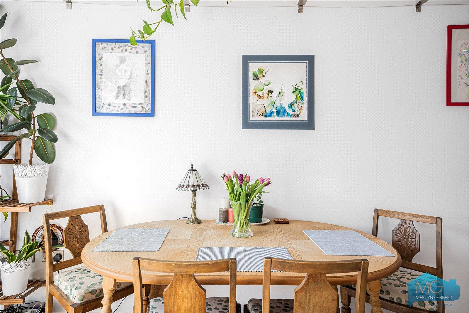 2 bedroom Apartment for sale - Martyn Gerrard