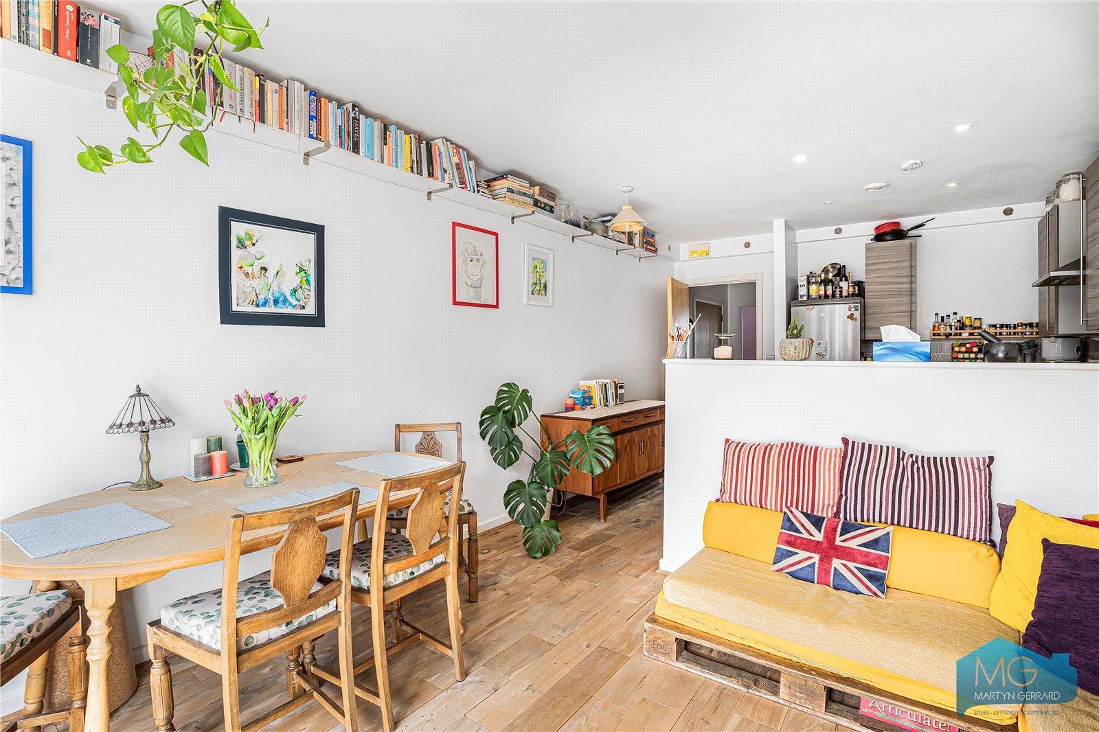 2 bedroom Apartment for sale - Martyn Gerrard