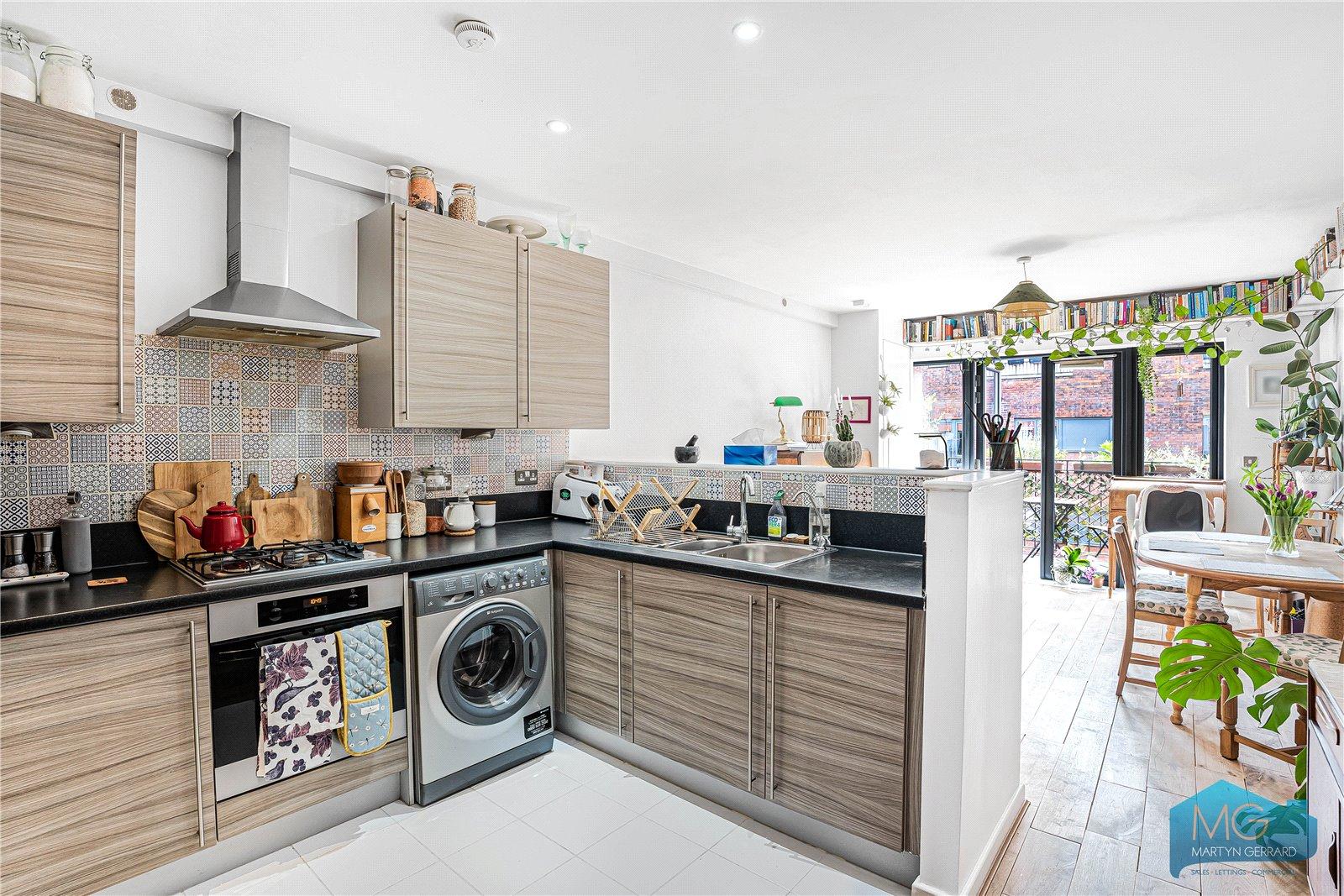 2 bedroom Apartment for sale - Martyn Gerrard