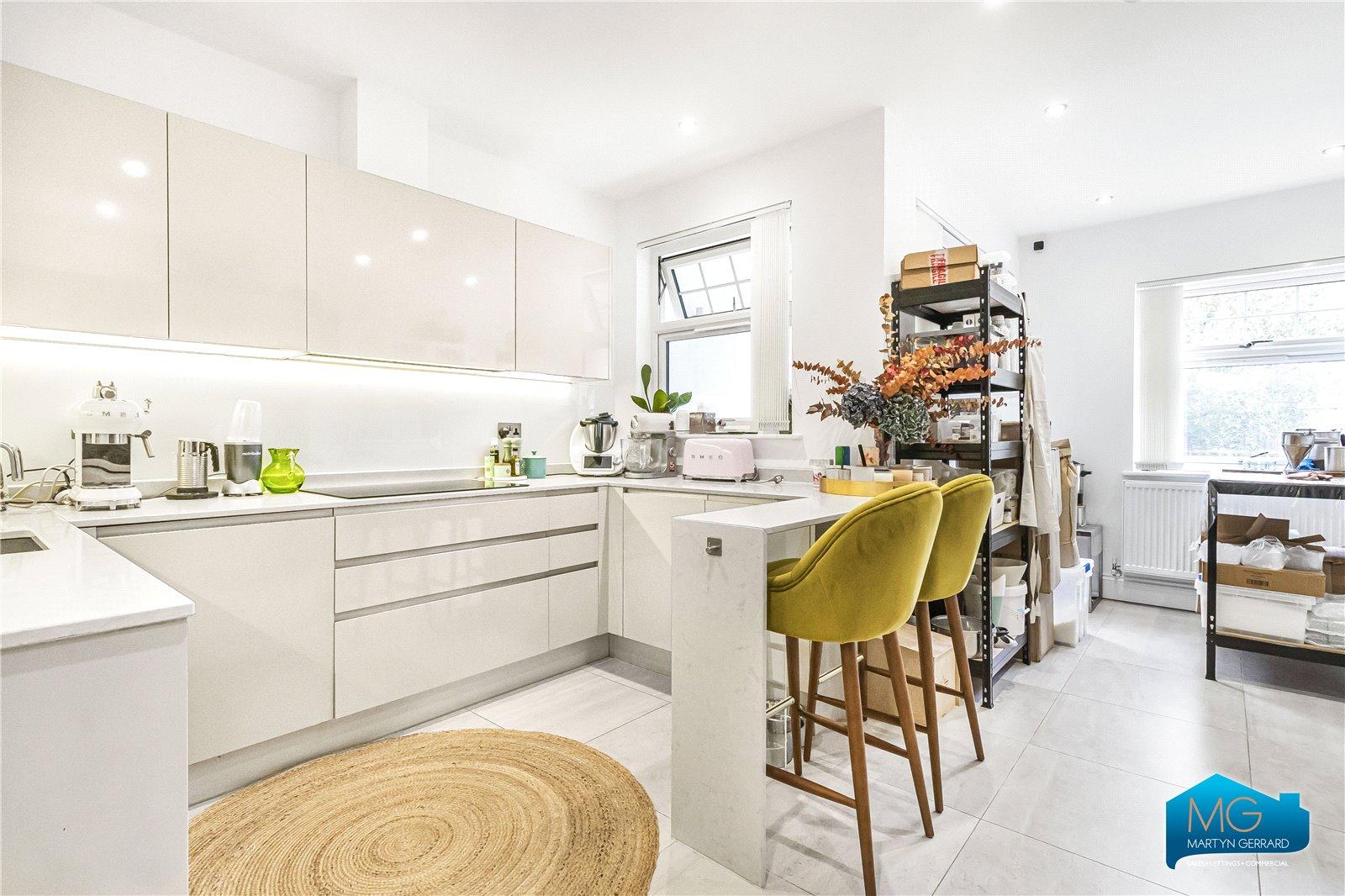 3 bedroom Ground Floor Flat to rent - Martyn Gerrard