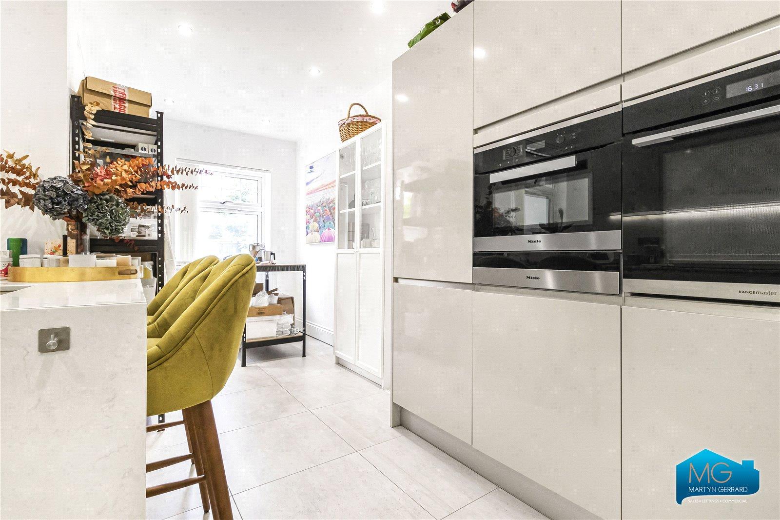 3 bedroom Ground Floor Flat to rent - Martyn Gerrard