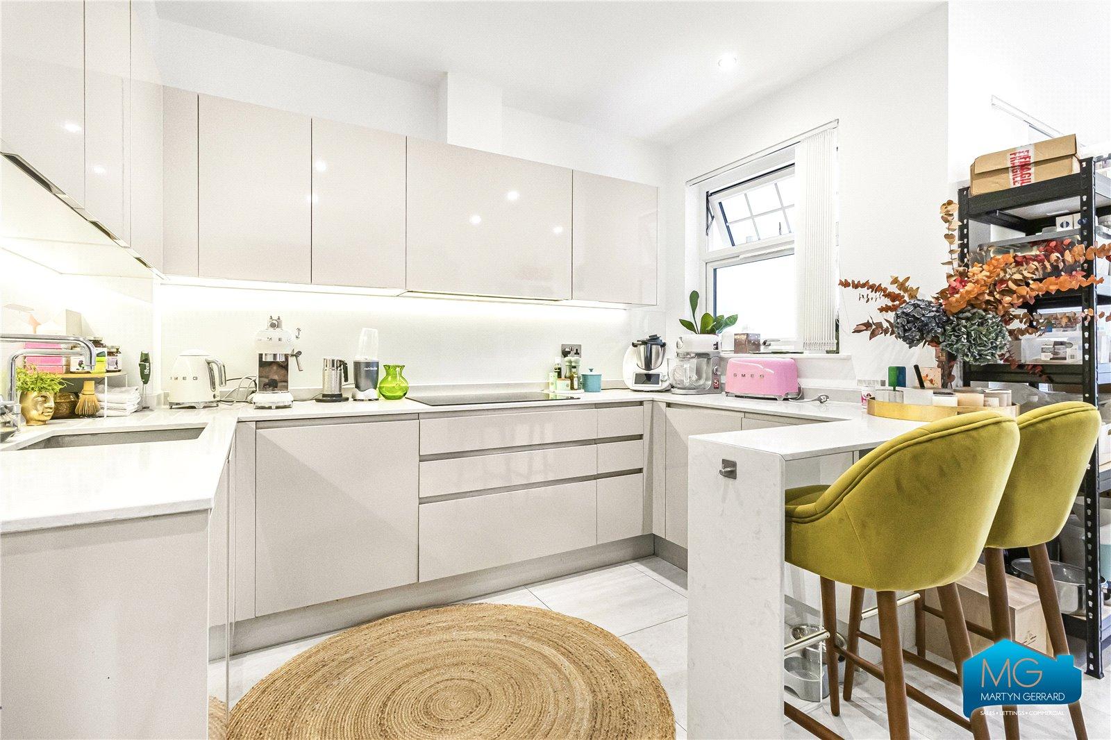 3 bedroom Ground Floor Flat to rent - Martyn Gerrard
