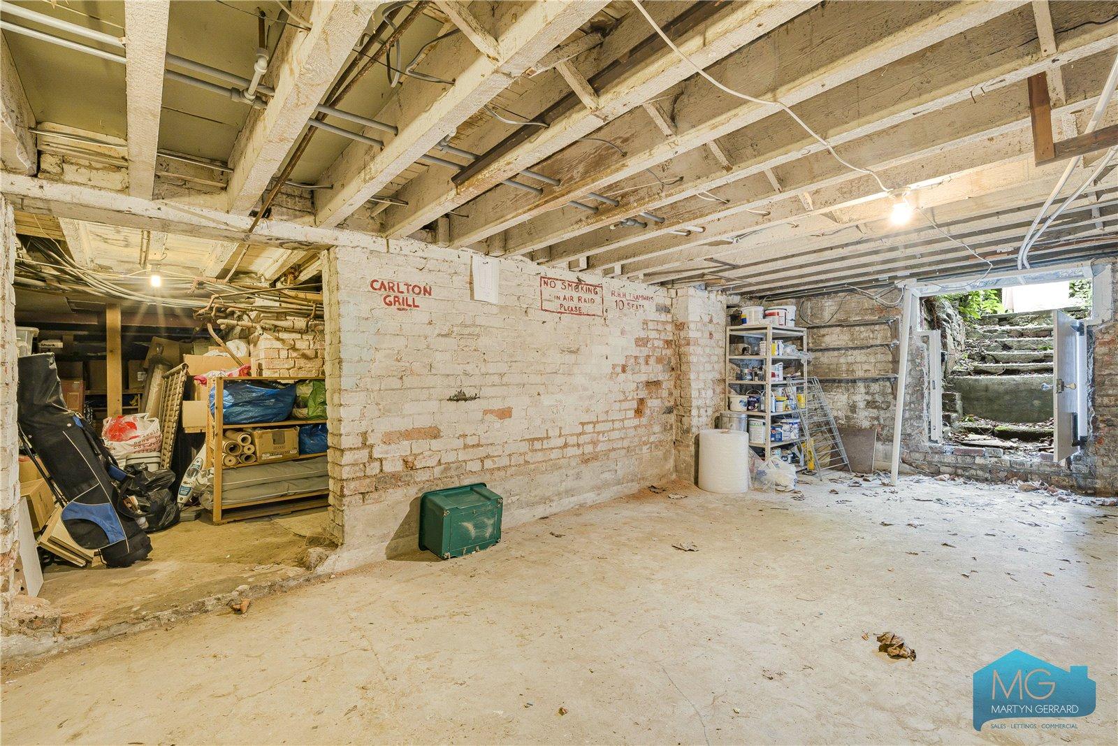 2 bedroom Ground Floor Flat for sale - Martyn Gerrard
