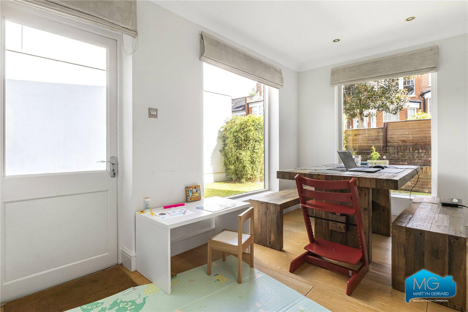 4 bedroom House to rent - Martyn Gerrard