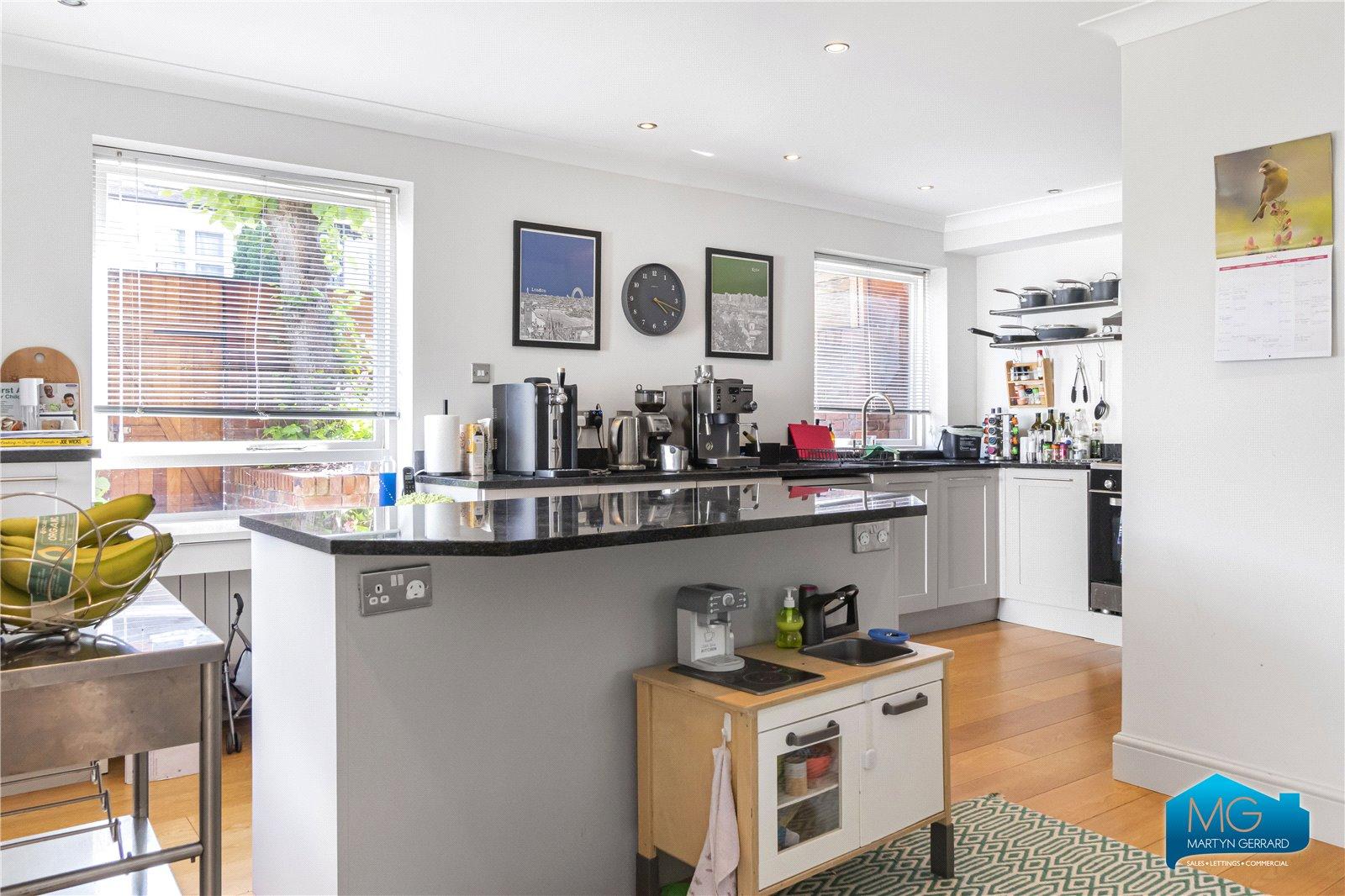 4 bedroom House to rent - Martyn Gerrard