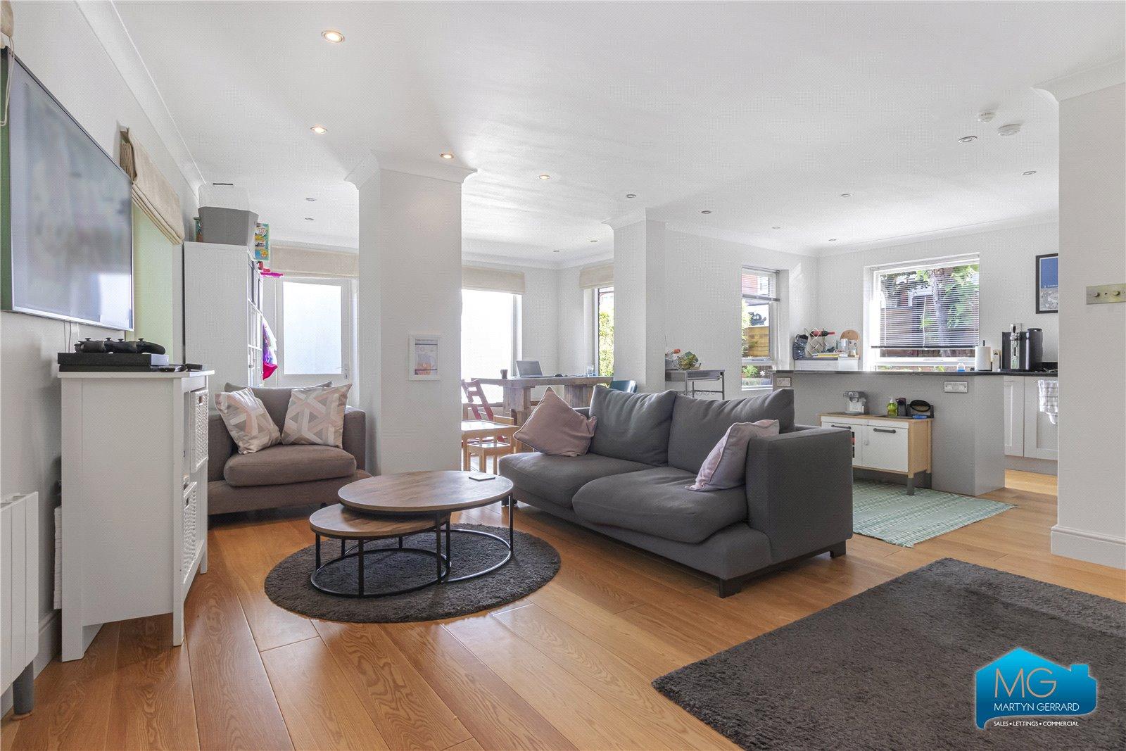 4 bedroom House to rent - Martyn Gerrard