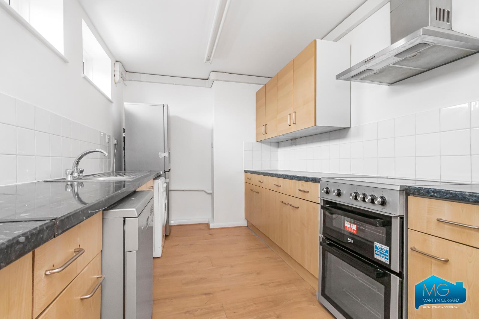 3 bedroom Apartment to rent - Martyn Gerrard