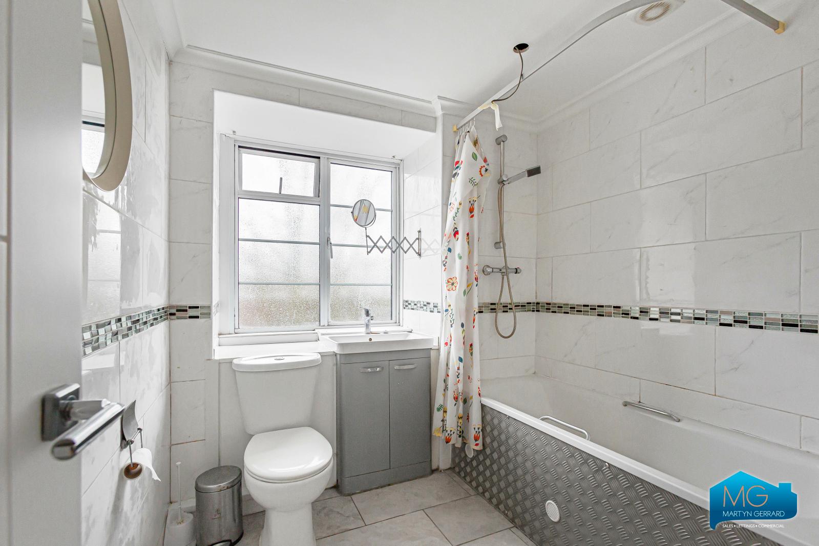 2 bedroom Apartment to rent - Martyn Gerrard