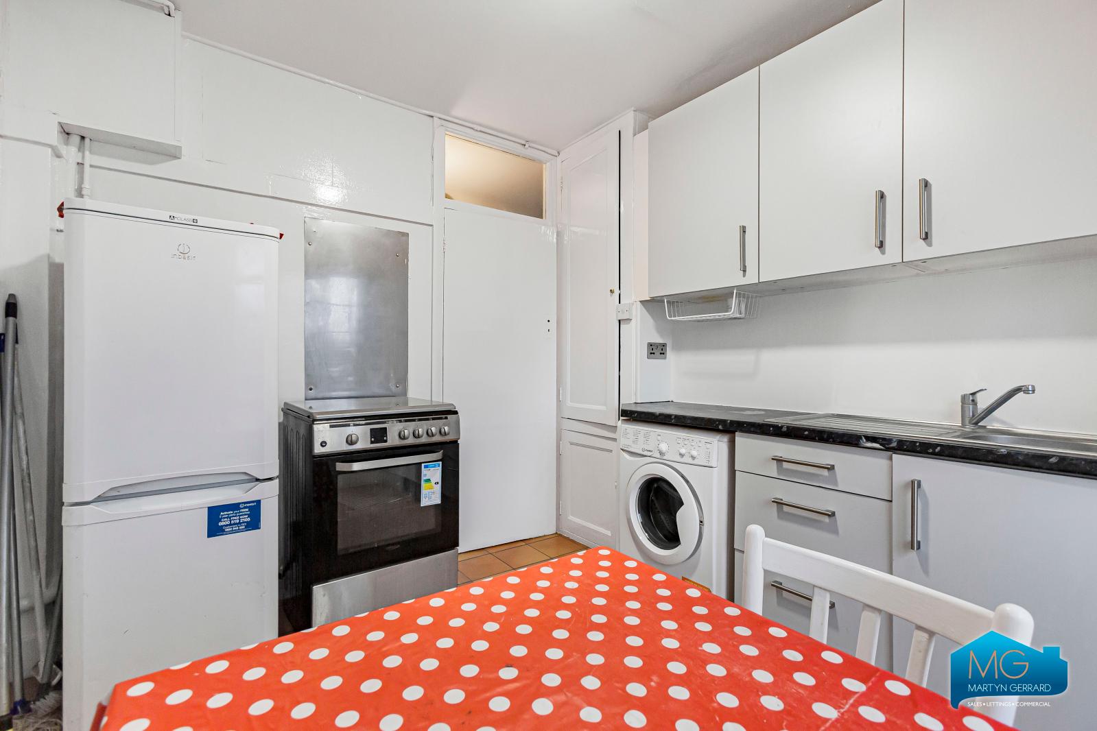 2 bedroom Apartment to rent - Martyn Gerrard