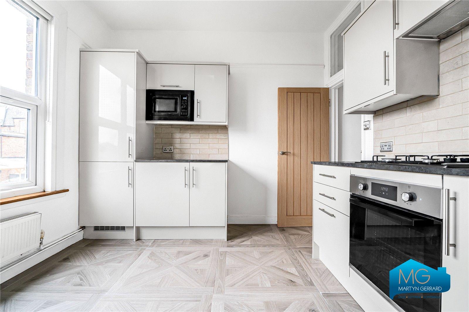 2 bedroom Apartment to rent - Martyn Gerrard