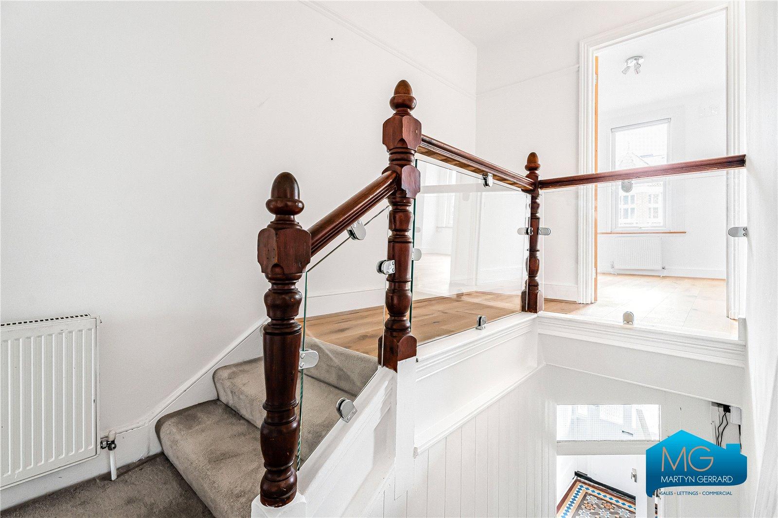 2 bedroom Apartment to rent - Martyn Gerrard