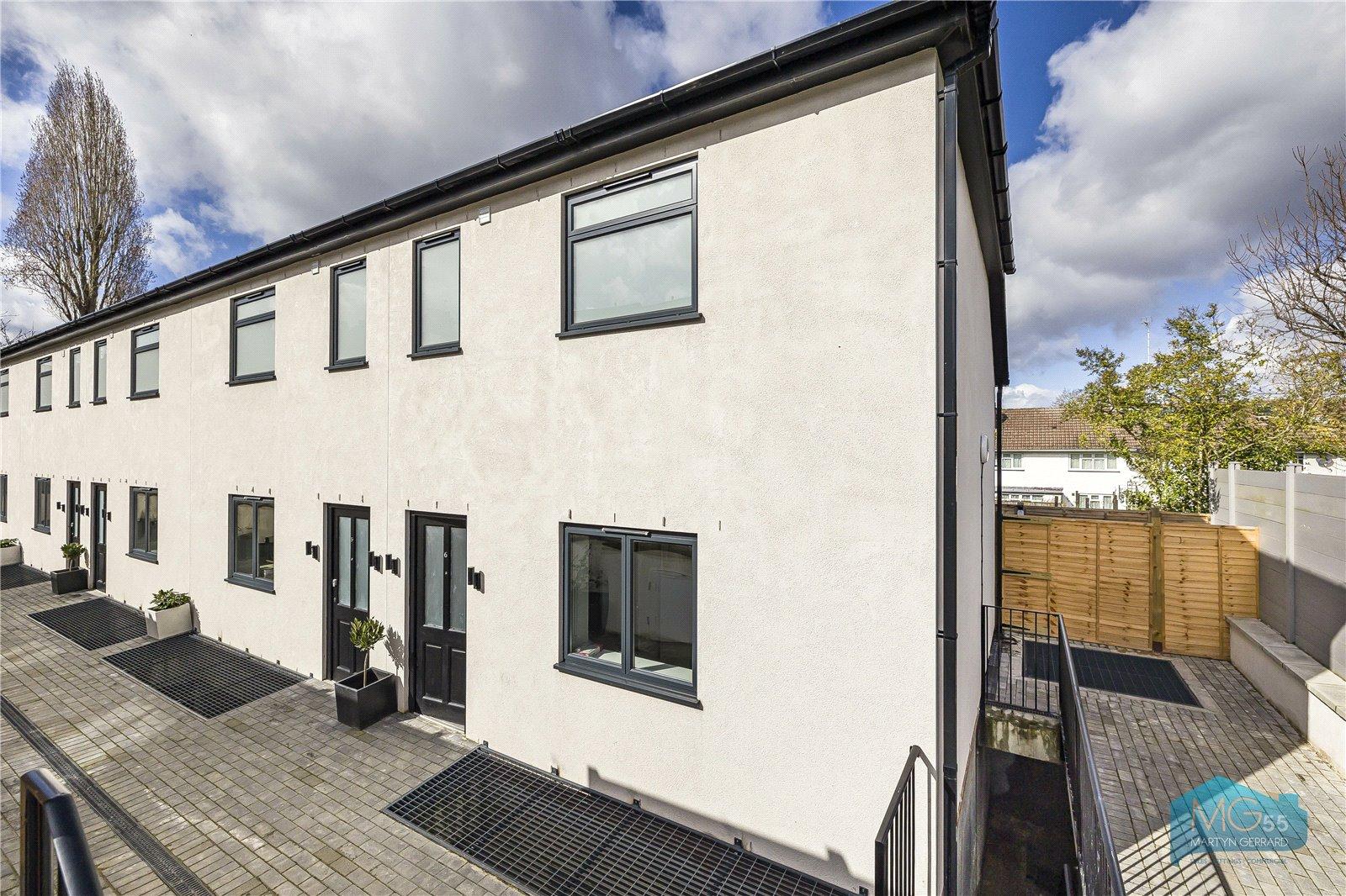 2 bedroom Semi-Detached House to rent - Martyn Gerrard
