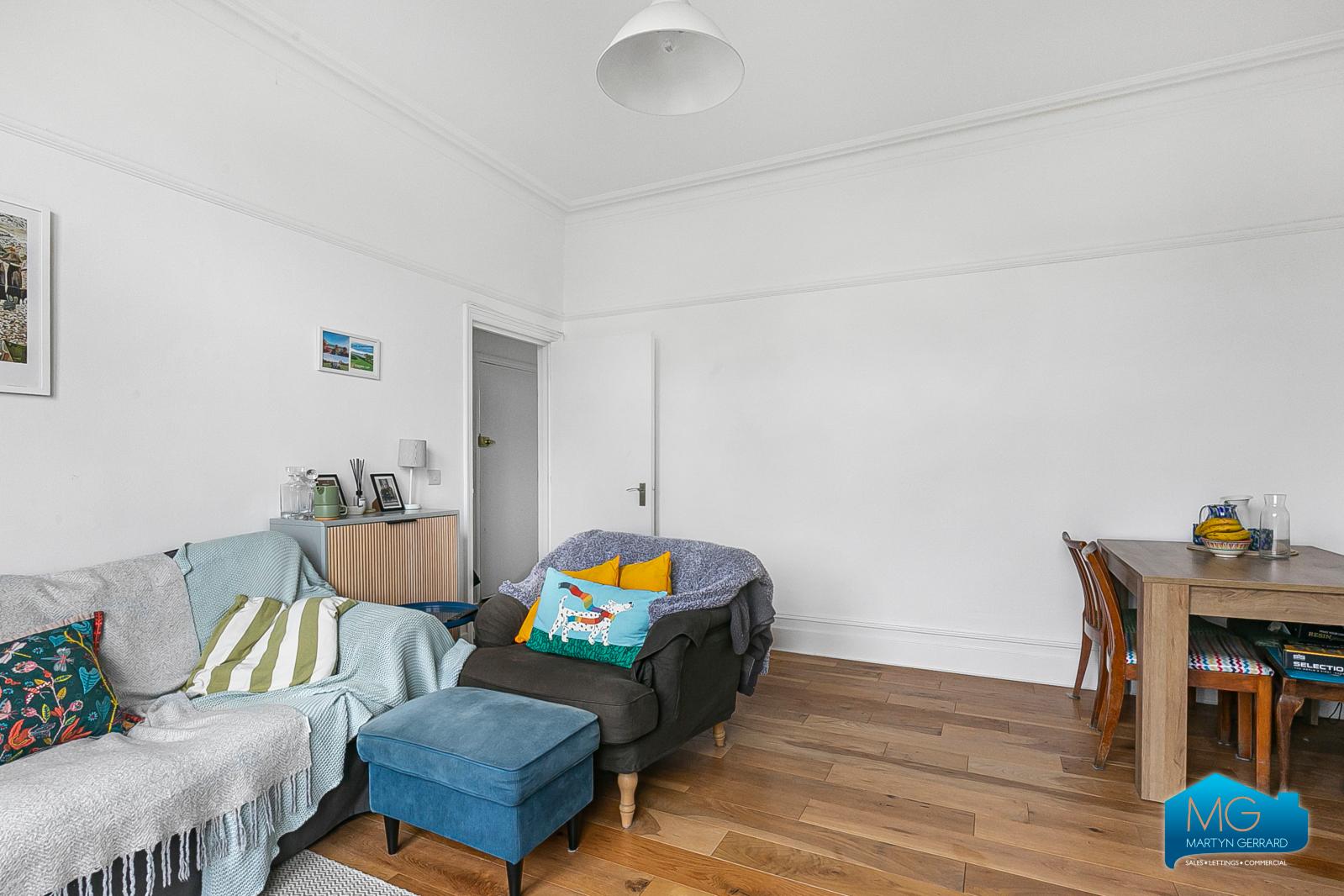 2 bedroom Apartment to rent - Martyn Gerrard